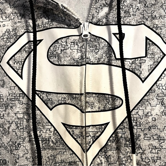 Superman size medium zippered hoodie. - Picture 3 of 7